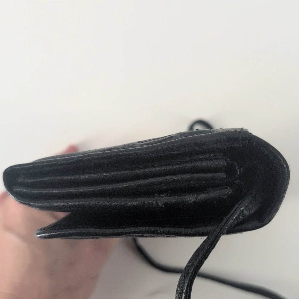 Wilson's Leather Crossbody Wallet Great Condition !